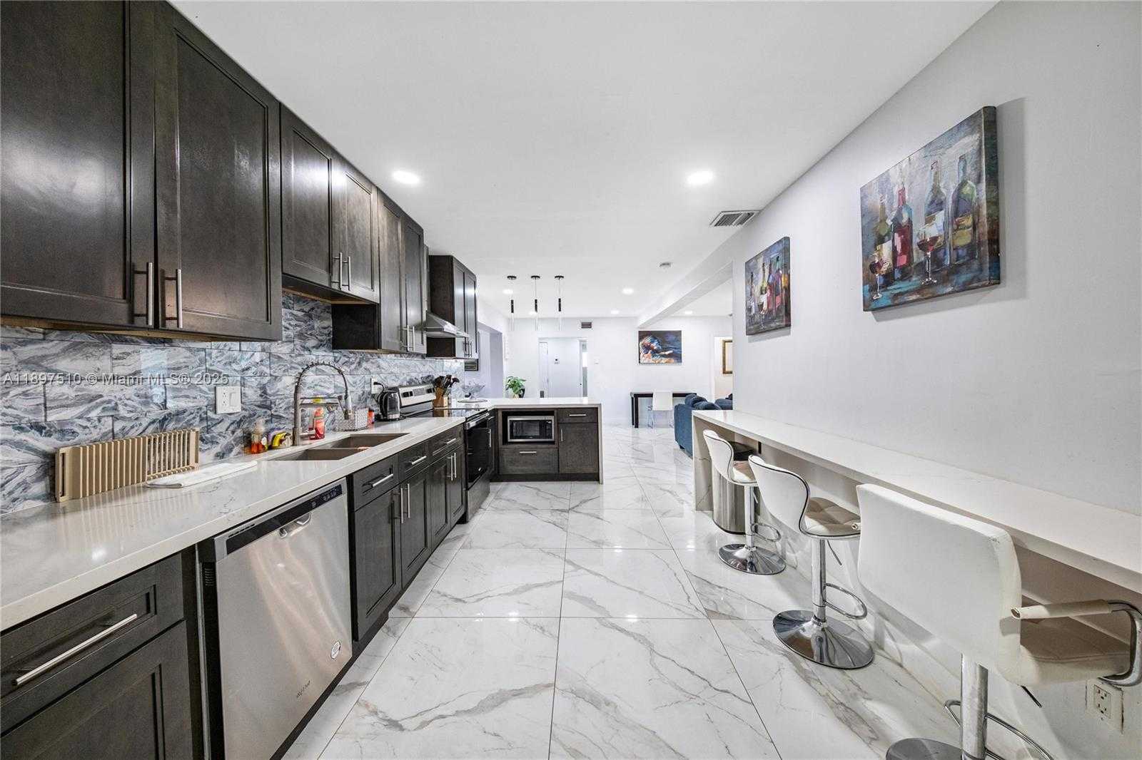 Small Image of 2441 ALCAZAR DR, Miramar Number 10