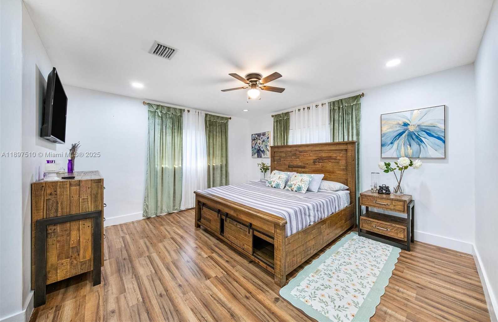 Small Image of 2441 ALCAZAR DR, Miramar Number 14