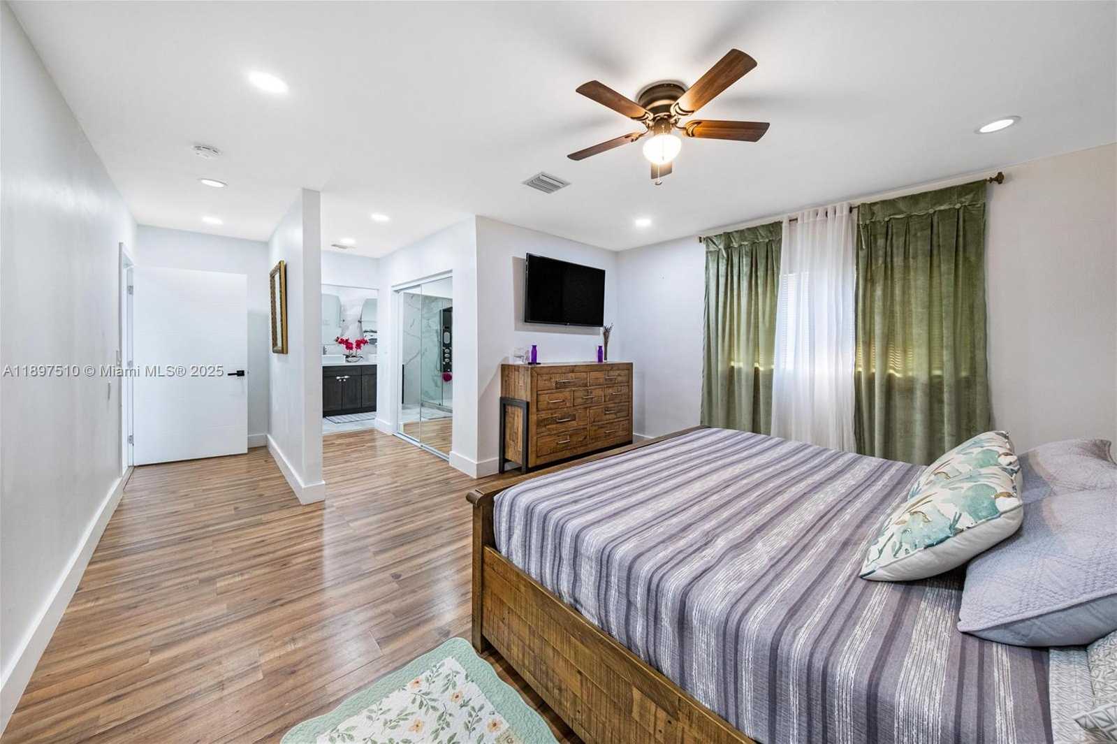Small Image of 2441 ALCAZAR DR, Miramar Number 16