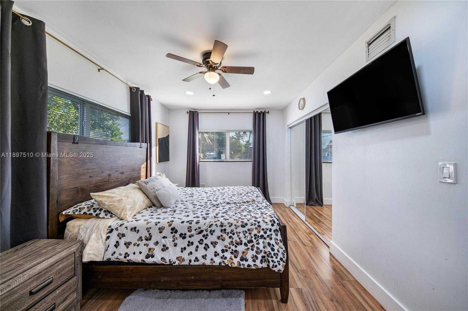 Small Image of 2441 ALCAZAR DR, Miramar Number 22