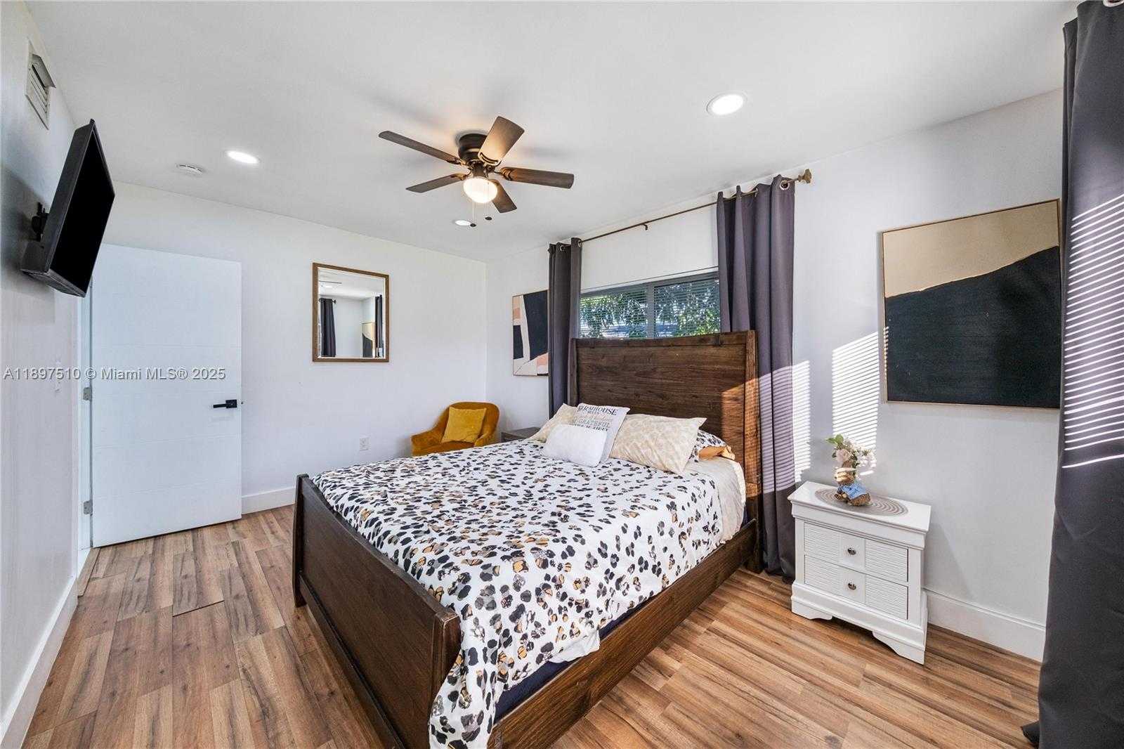 Small Image of 2441 ALCAZAR DR, Miramar Number 23