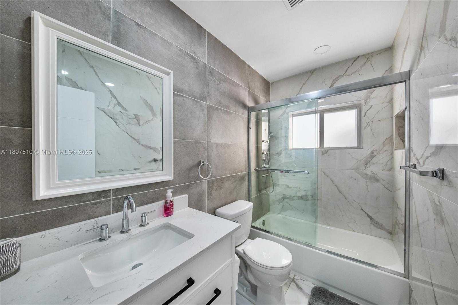 Small Image of 2441 ALCAZAR DR, Miramar Number 24