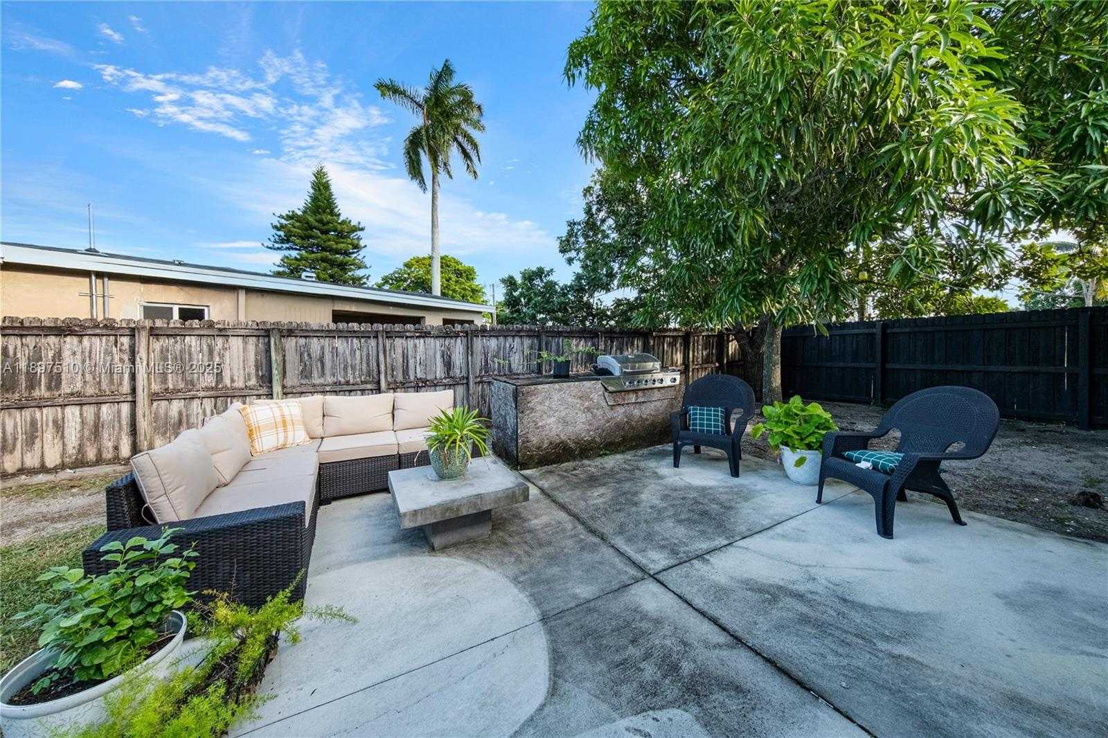 Small Image of 2441 ALCAZAR DR, Miramar Number 27