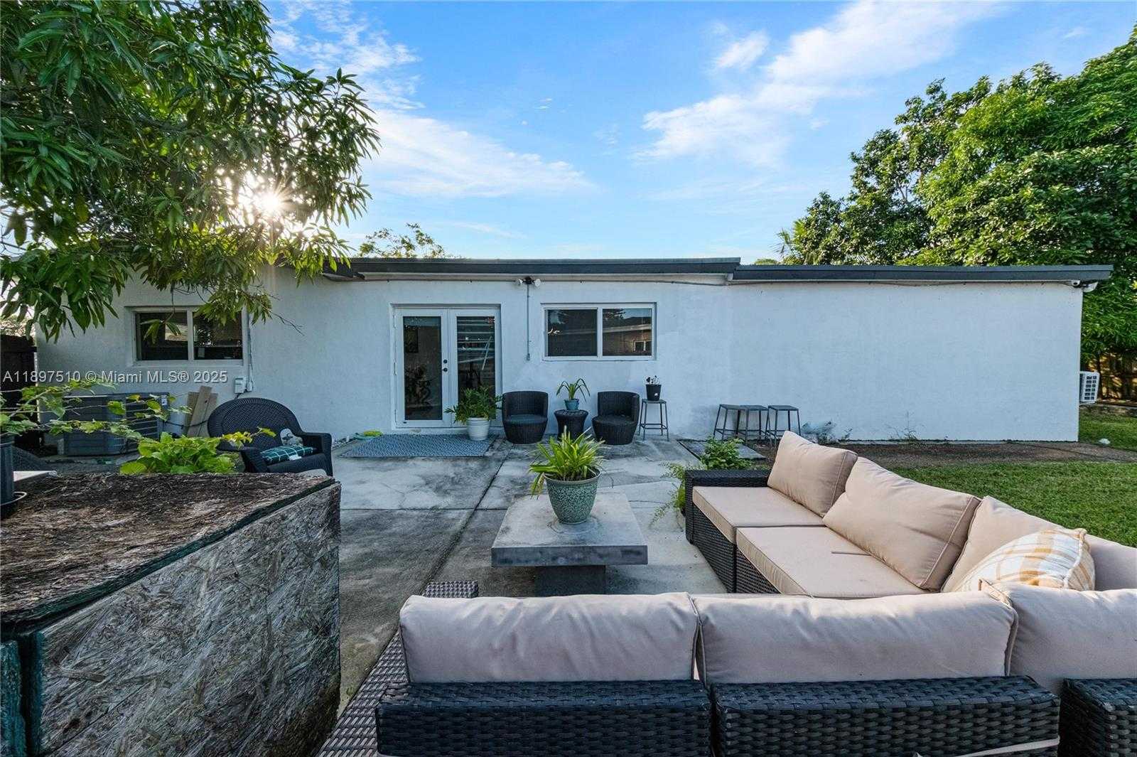 Small Image of 2441 ALCAZAR DR, Miramar Number 28