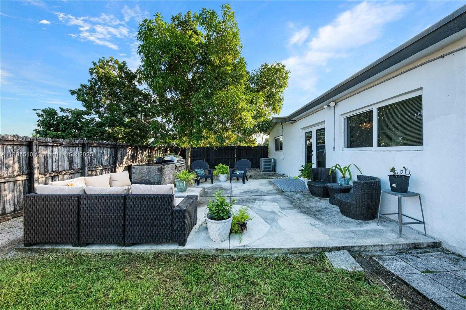 Small Image of 2441 ALCAZAR DR, Miramar Number 31