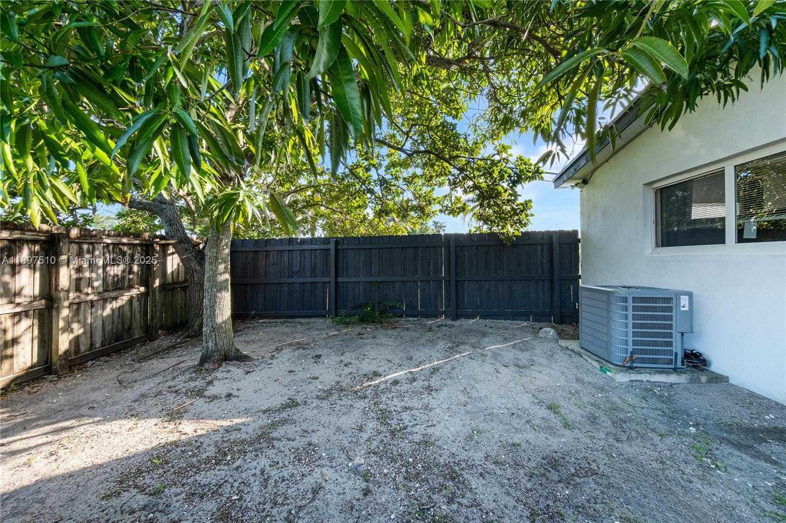 Small Image of 2441 ALCAZAR DR, Miramar Number 32