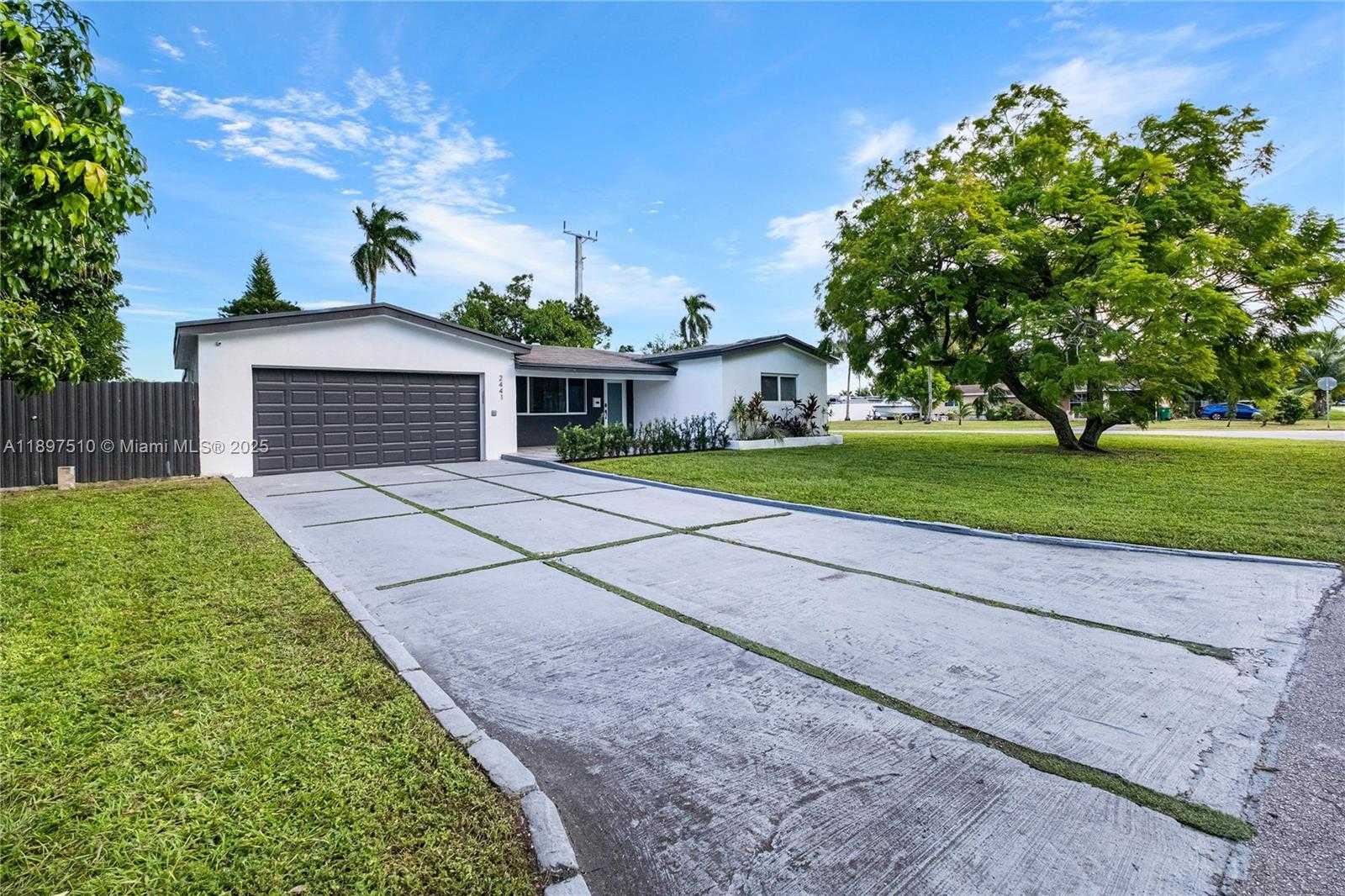 Small Image of 2441 ALCAZAR DR, Miramar Number 33