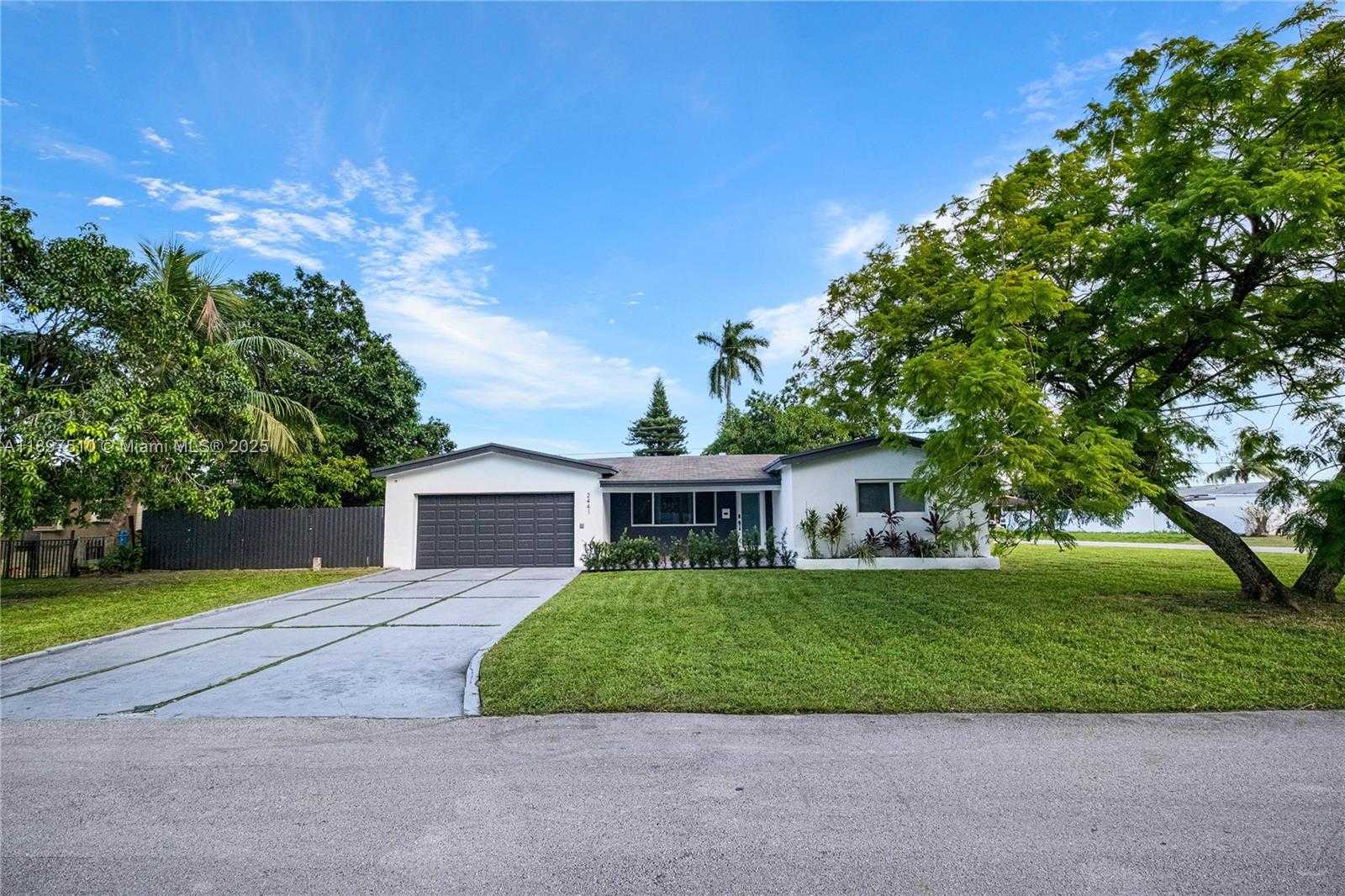Small Image of 2441 ALCAZAR DR, Miramar Number 34