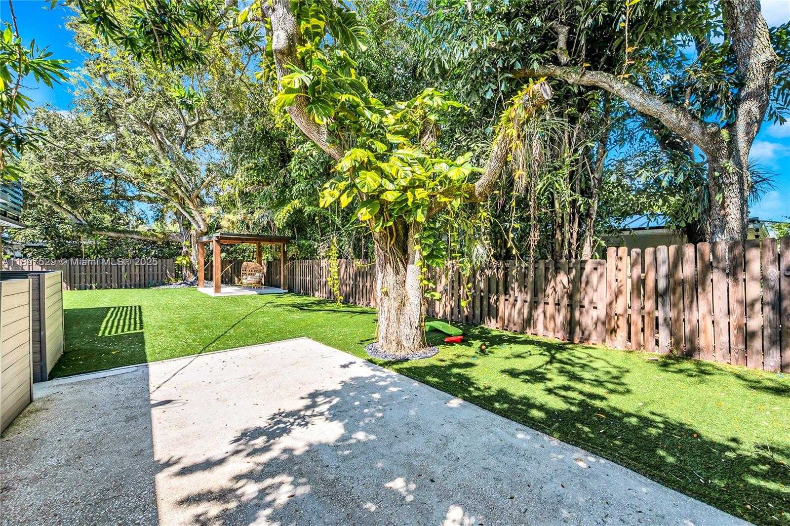 Small Image of 11340 SOUTH WEST 74TH CT, Pinecrest Number 21