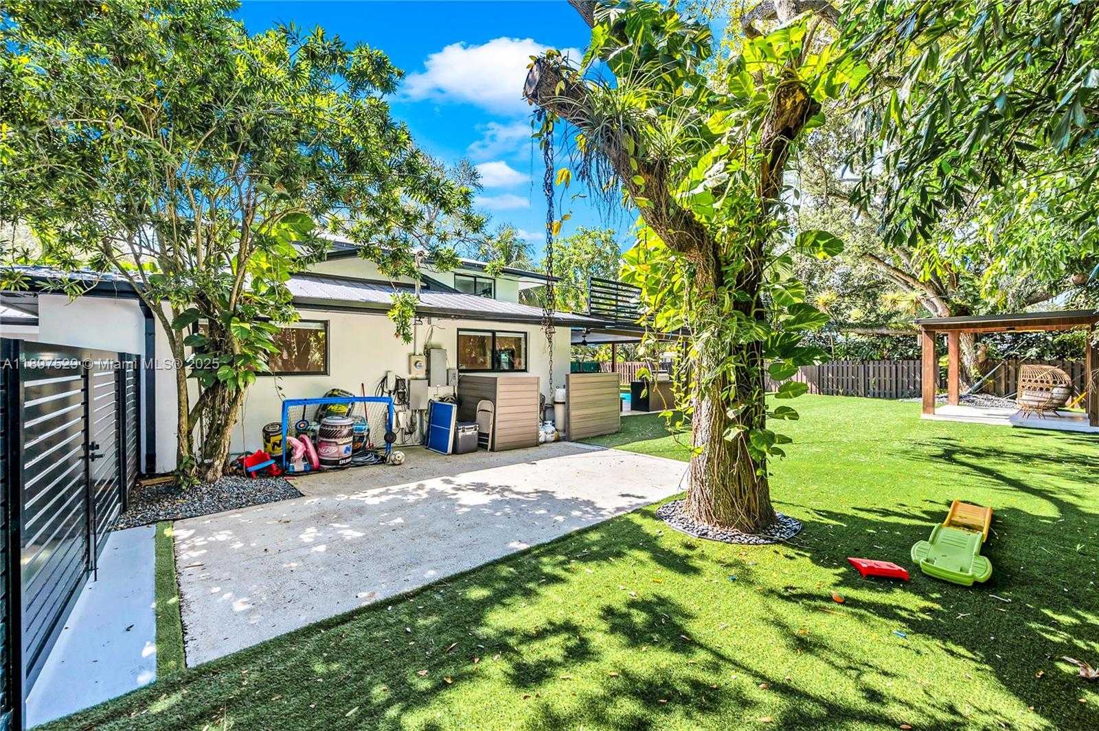 Small Image of 11340 SOUTH WEST 74TH CT, Pinecrest Number 22