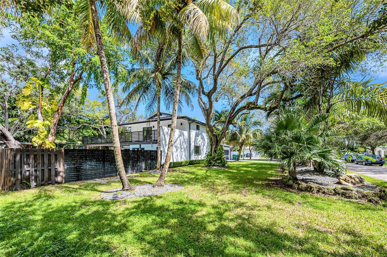 Small Image of 11340 SOUTH WEST 74TH CT, Pinecrest Number 75
