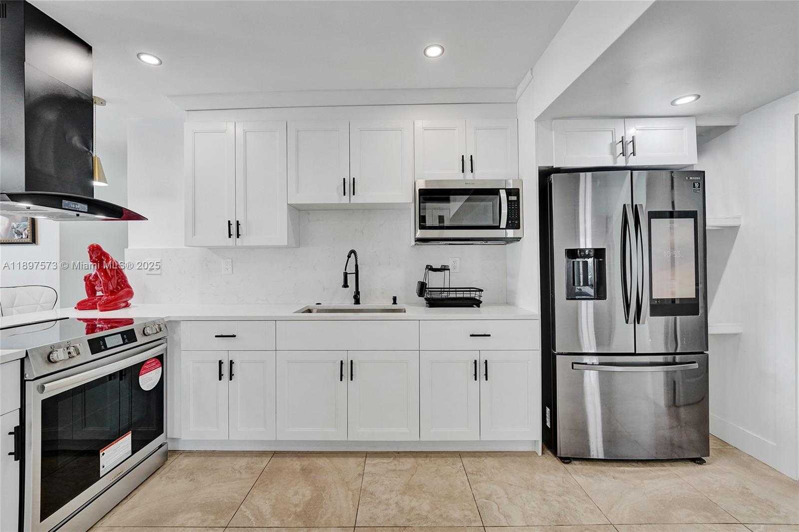 Small Image of 631 ARIZONA AVE, Fort Lauderdale Number 13