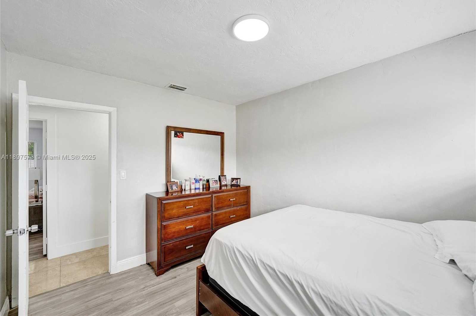 Small Image of 631 ARIZONA AVE, Fort Lauderdale Number 23