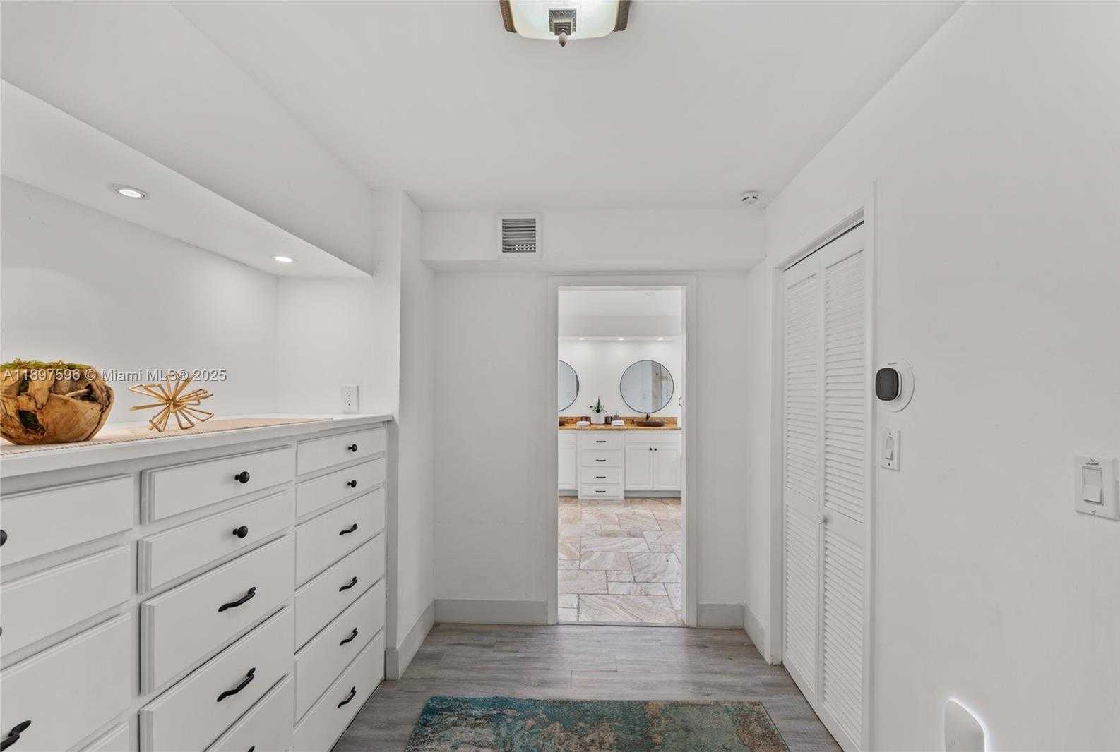 Small Image of 1809 CORAL GARDENS DR, Wilton Manors Number 23