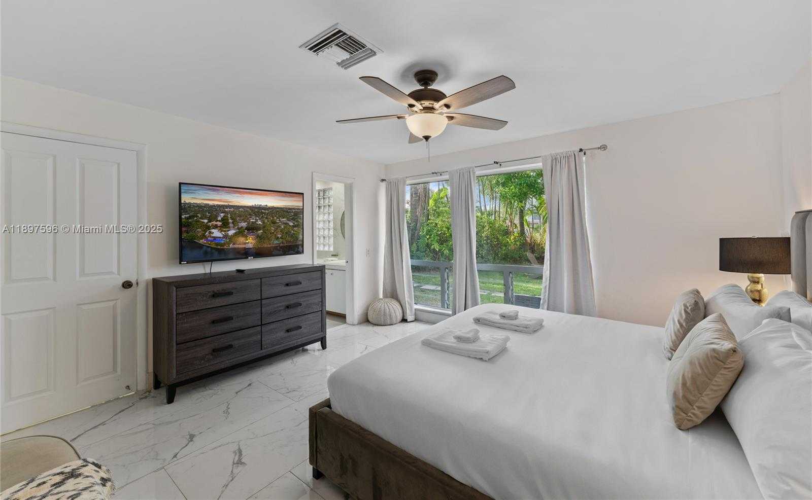 Small Image of 1809 CORAL GARDENS DR, Wilton Manors Number 32