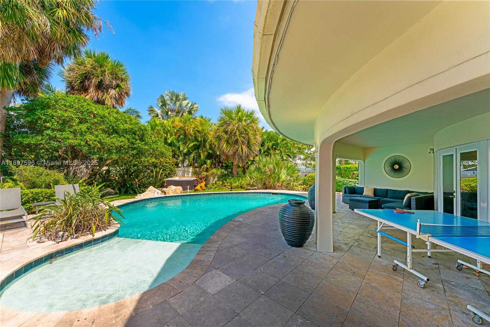 Small Image of 1809 CORAL GARDENS DR, Wilton Manors Number 5