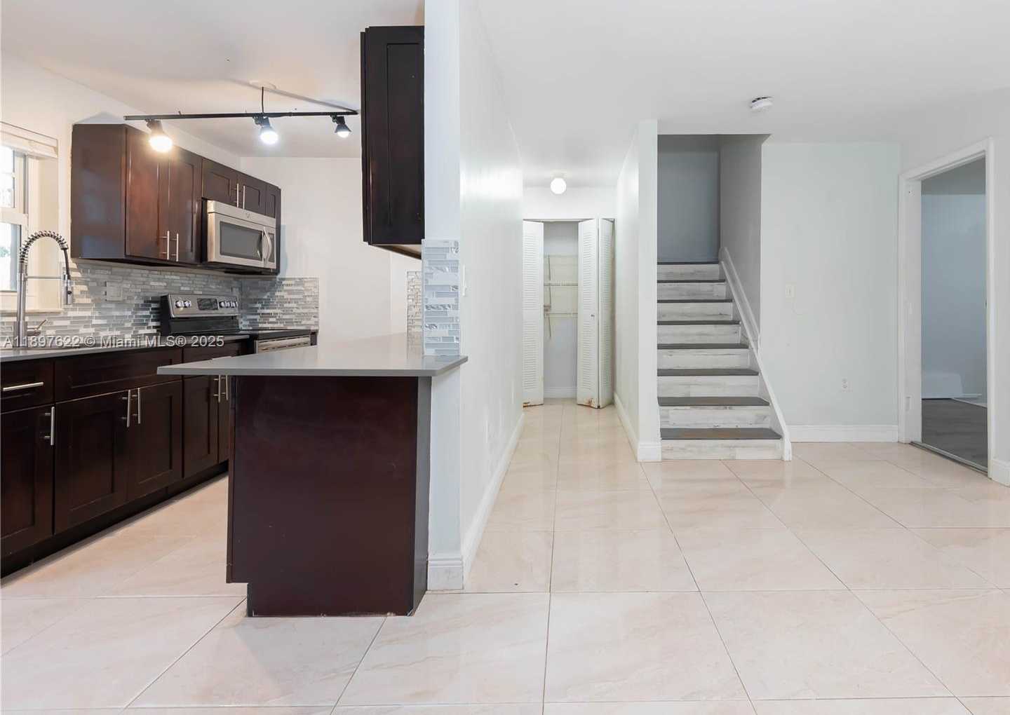 Small Image of 3382 NORTH WEST 197TH TER, Miami Gardens Number 6