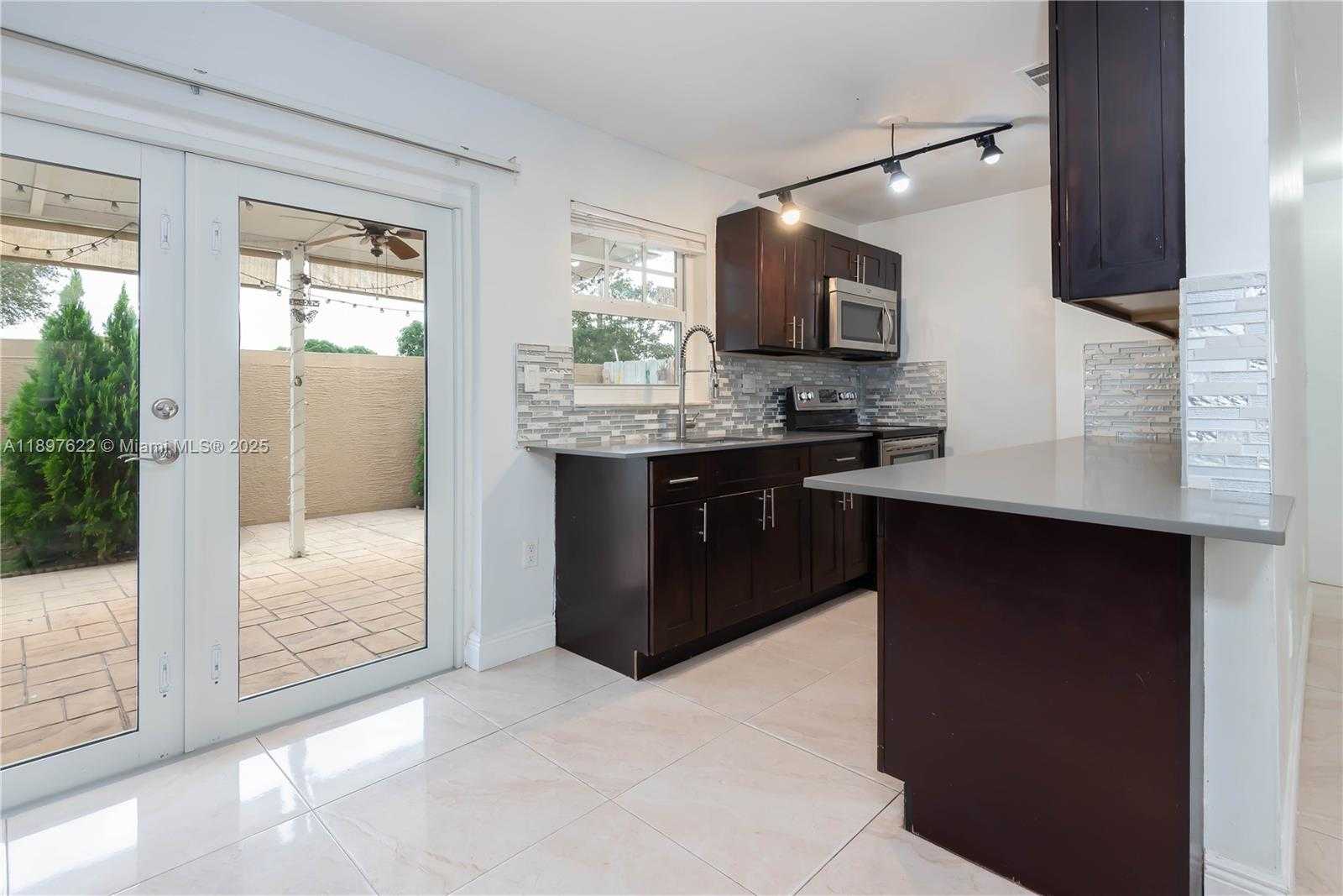 Small Image of 3382 NORTH WEST 197TH TER, Miami Gardens Number 7