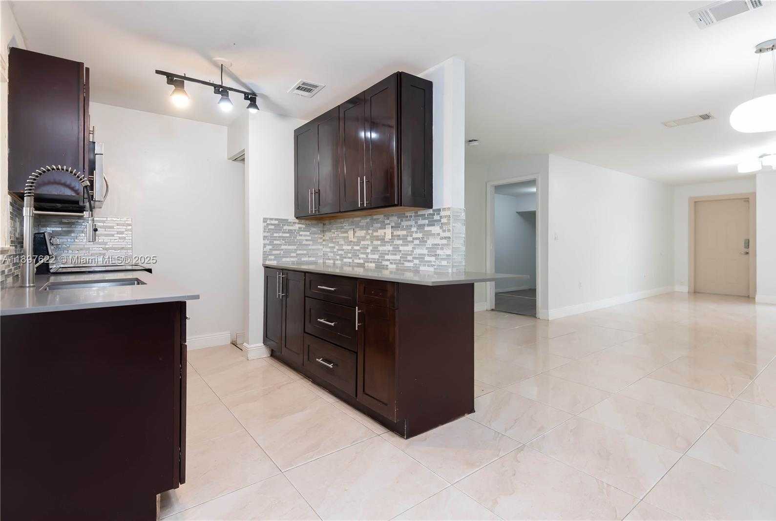 Small Image of 3382 NORTH WEST 197TH TER, Miami Gardens Number 8