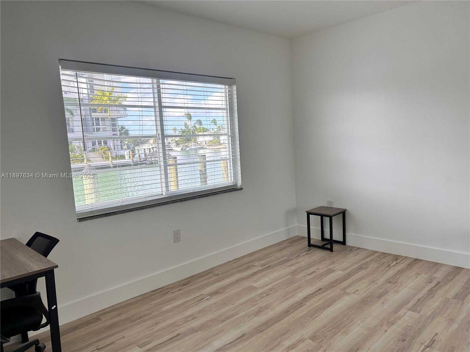 Small Image of 7207 BAY DR, Miami Beach Number 15
