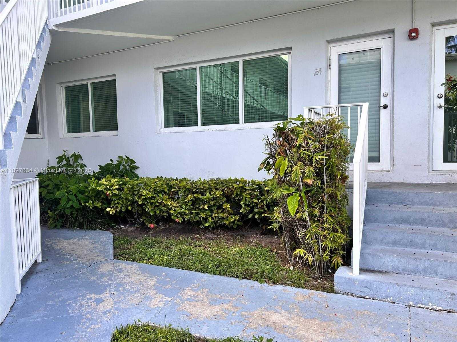 Small Image of 7207 BAY DR, Miami Beach Number 18