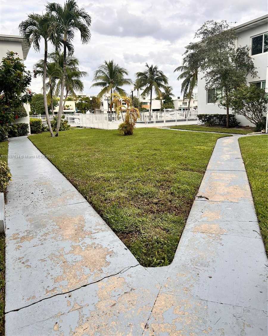 Small Image of 7207 BAY DR, Miami Beach Number 19