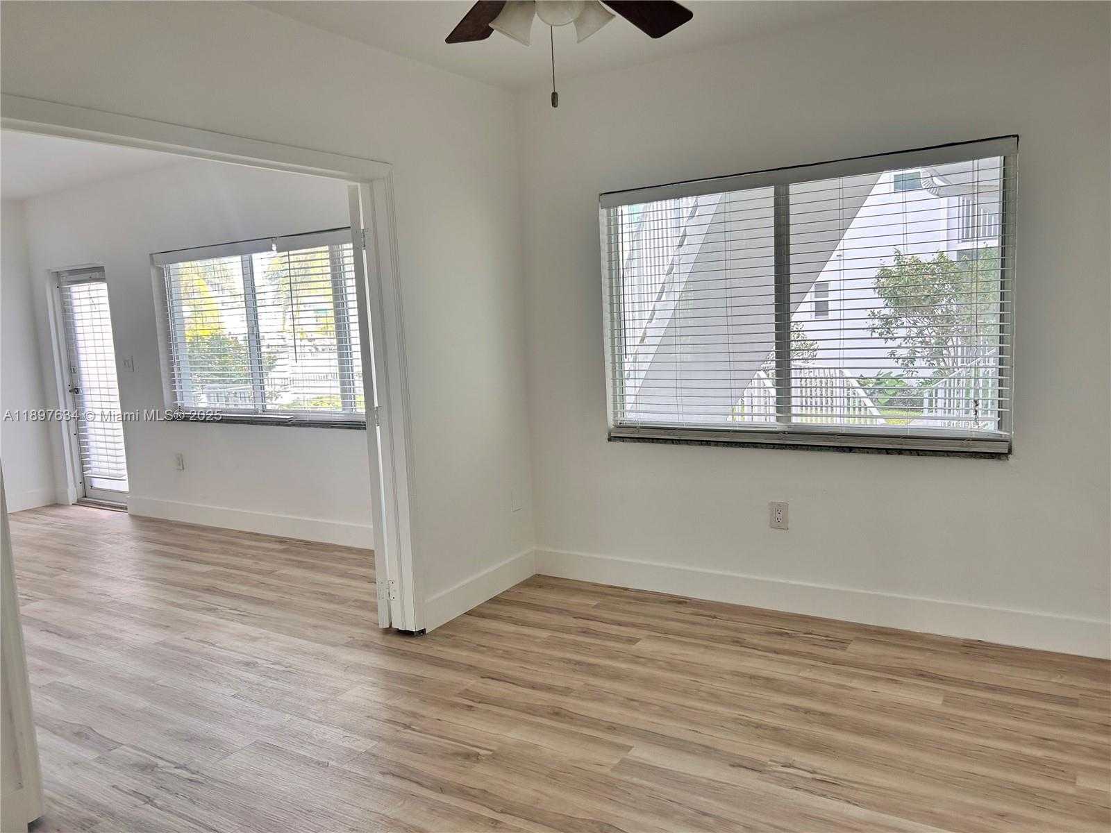 Small Image of 7207 BAY DR, Miami Beach Number 2