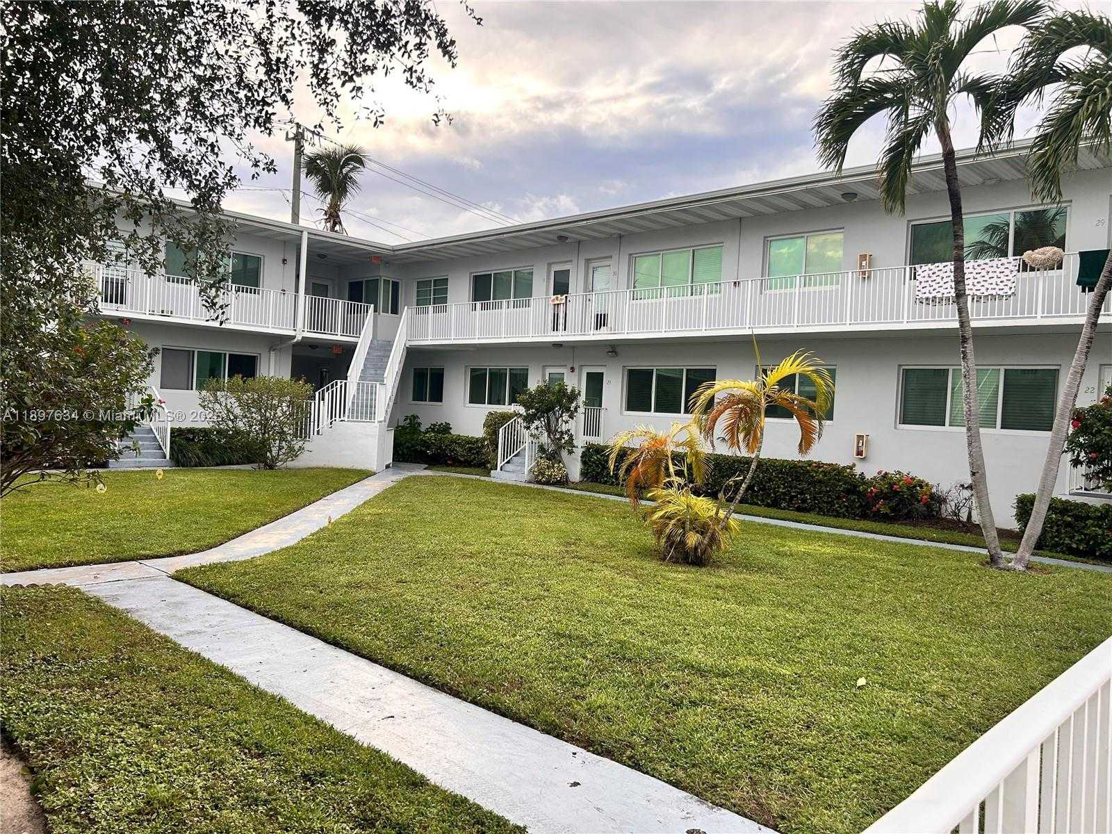 Small Image of 7207 BAY DR, Miami Beach Number 20