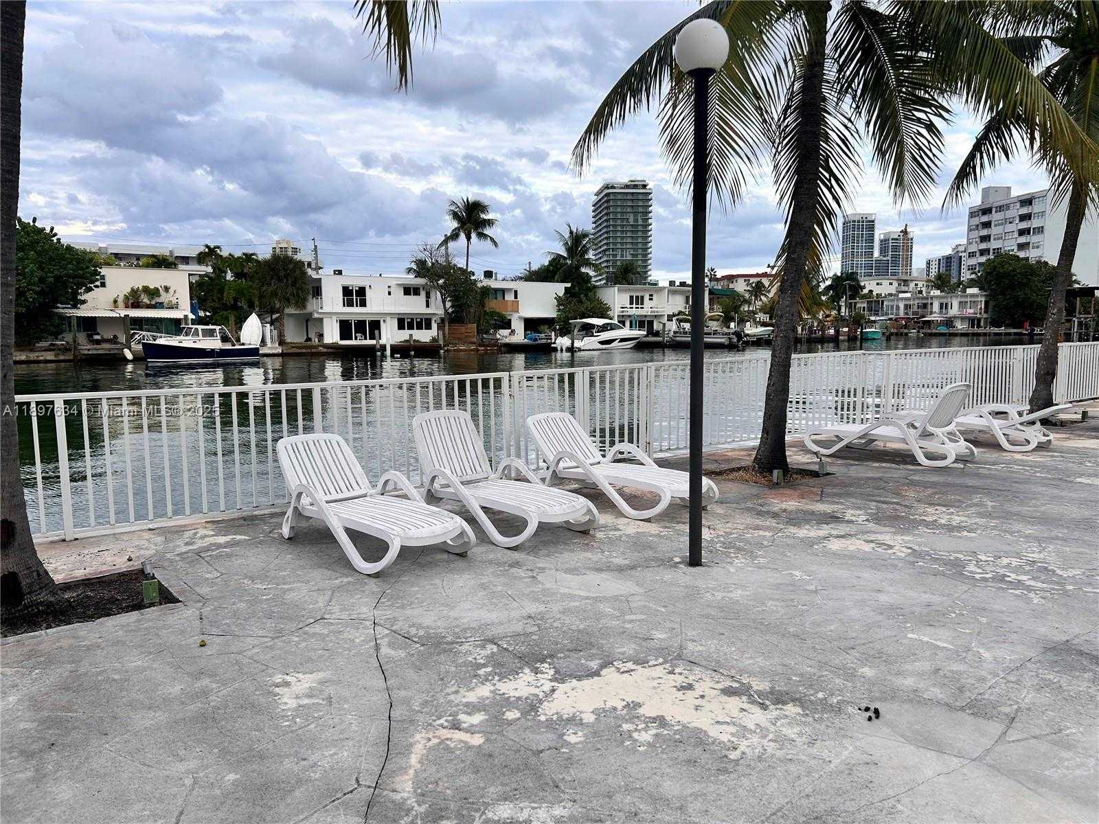 Small Image of 7207 BAY DR, Miami Beach Number 23