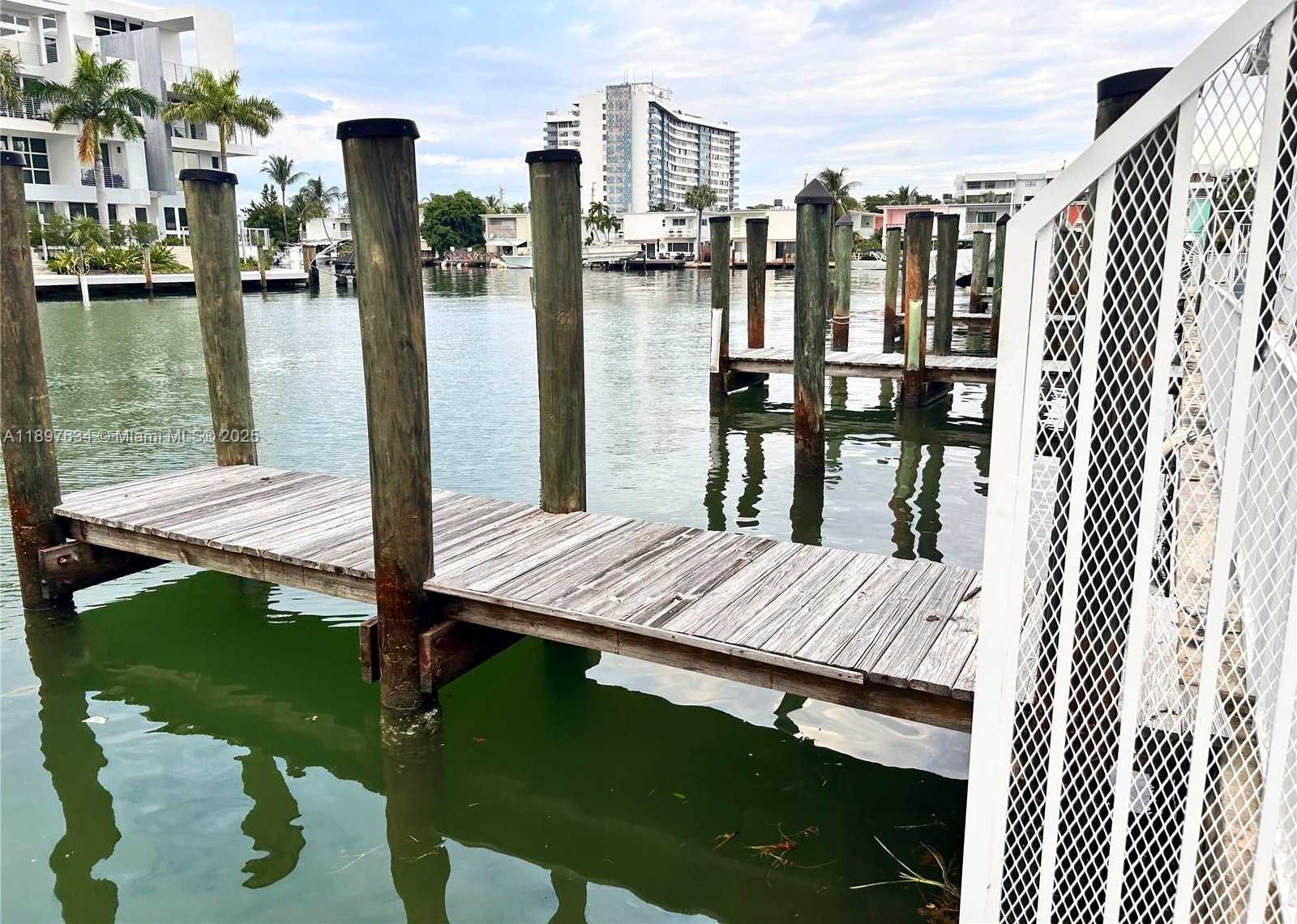 Small Image of 7207 BAY DR, Miami Beach Number 26