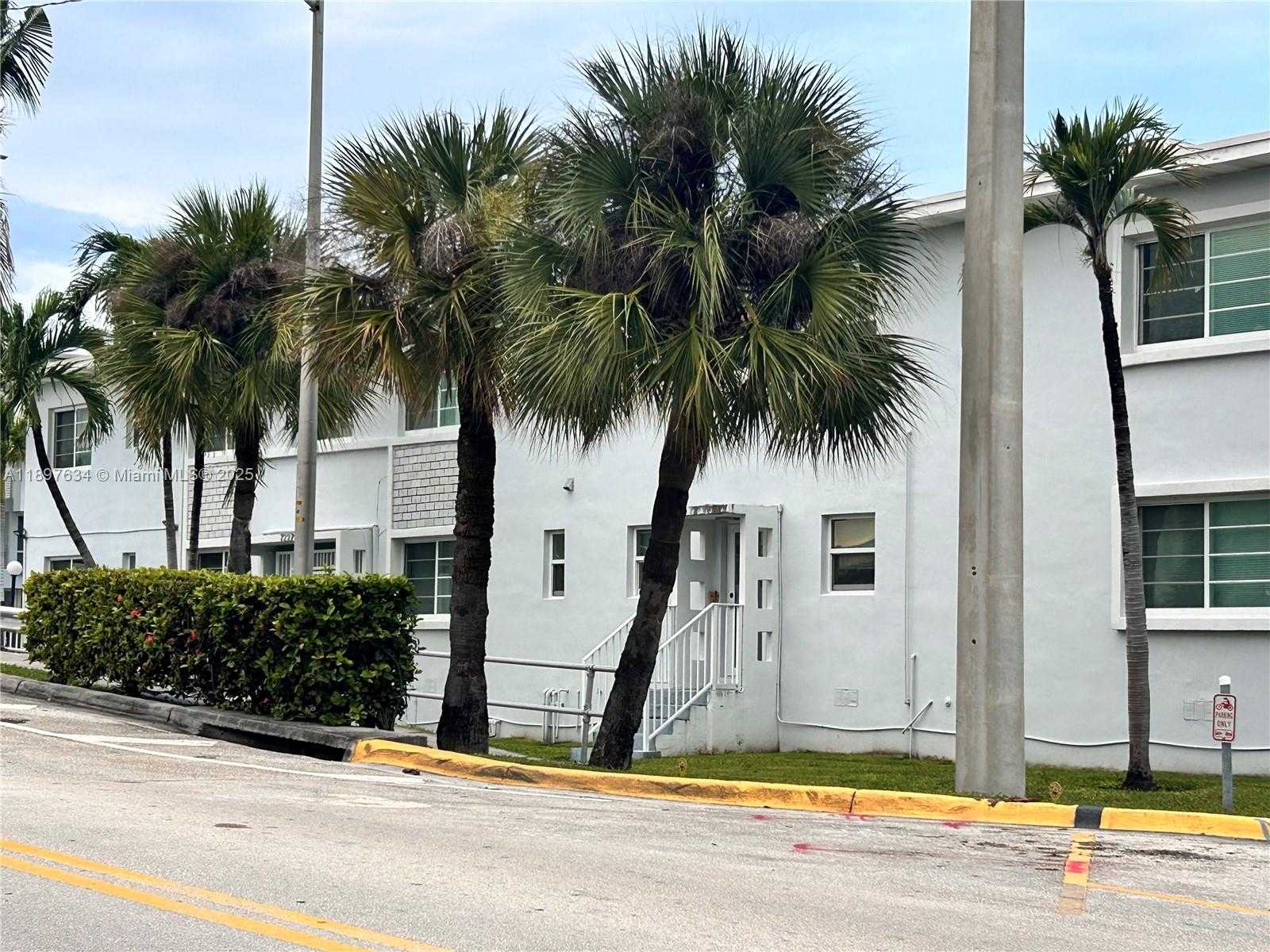 Small Image of 7207 BAY DR, Miami Beach Number 28