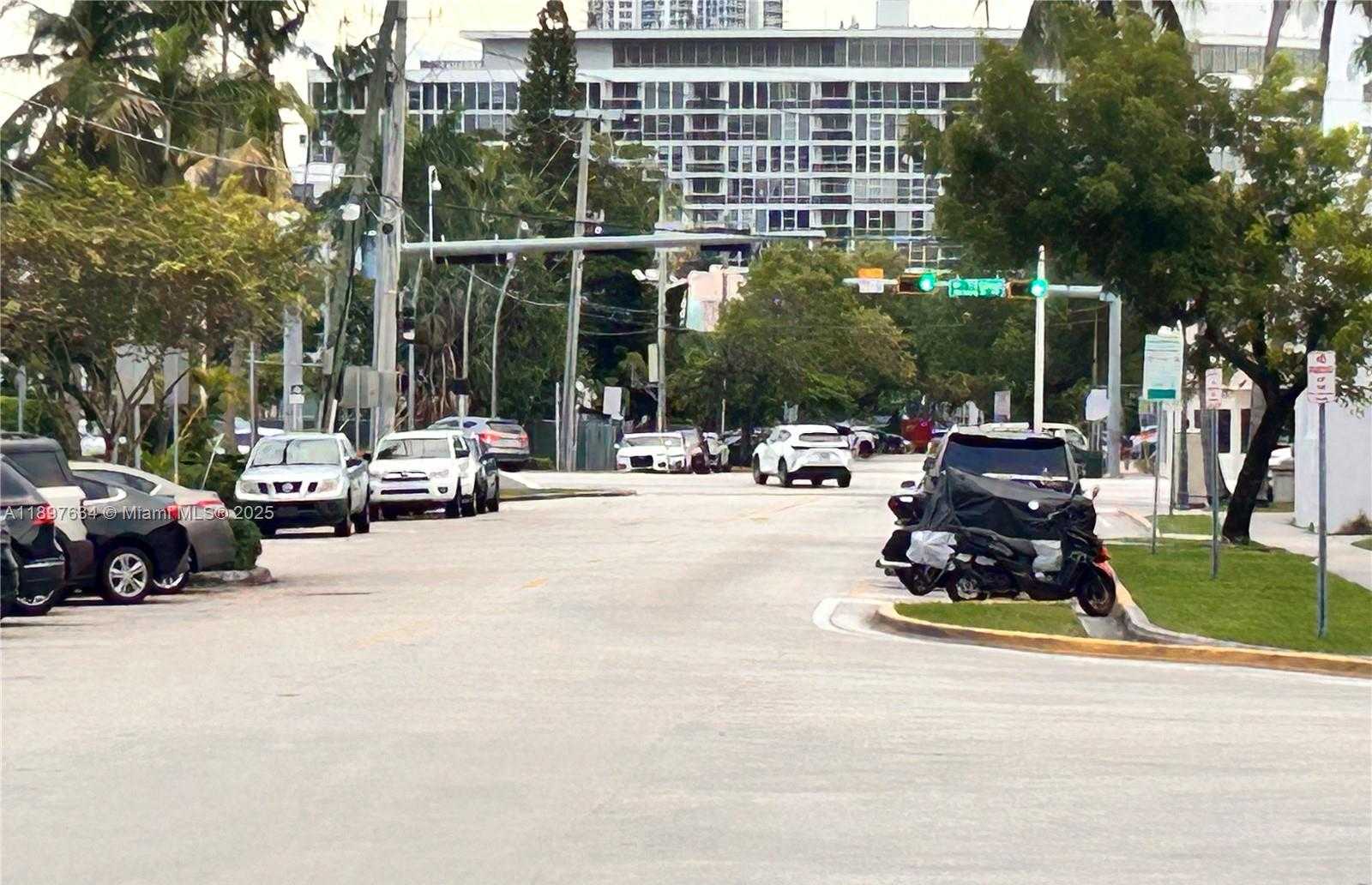 Small Image of 7207 BAY DR, Miami Beach Number 29