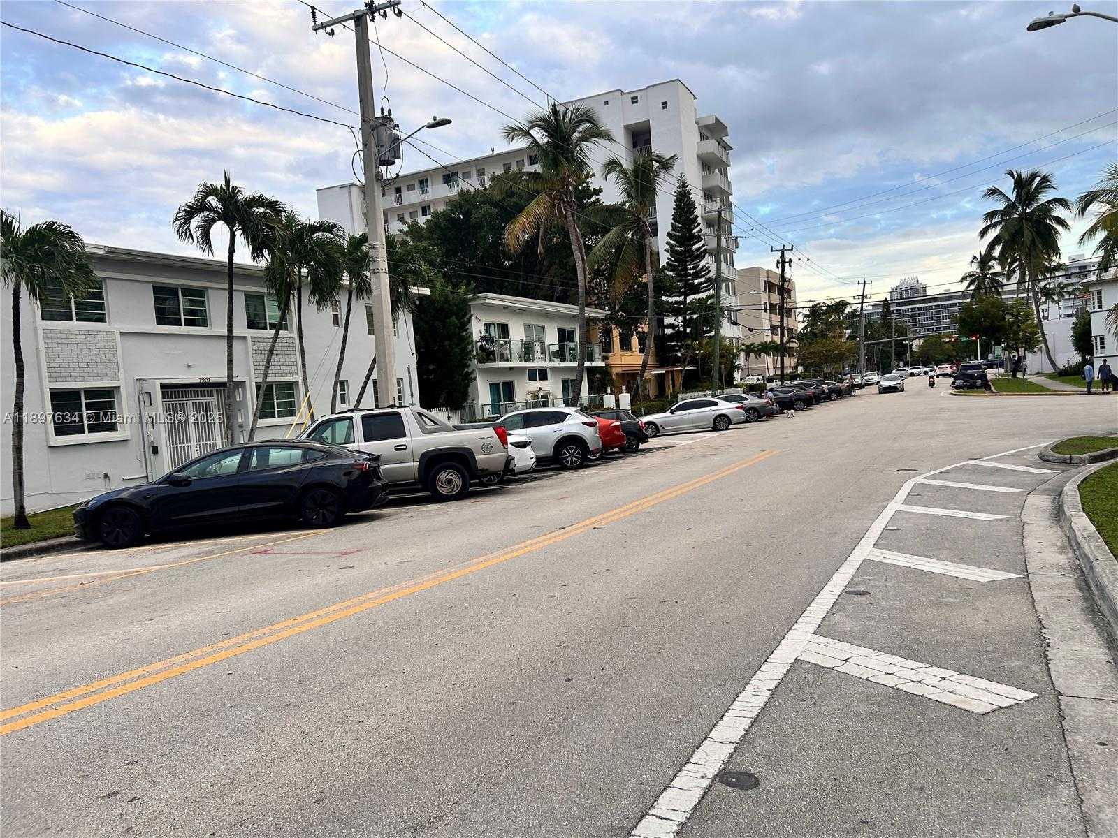 Small Image of 7207 BAY DR, Miami Beach Number 30