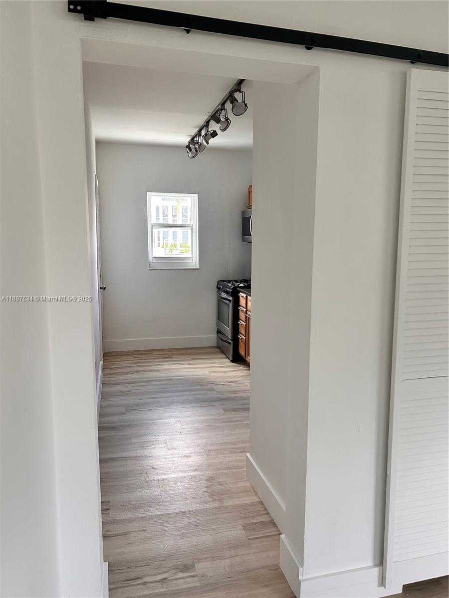 Small Image of 7207 BAY DR, Miami Beach Number 6