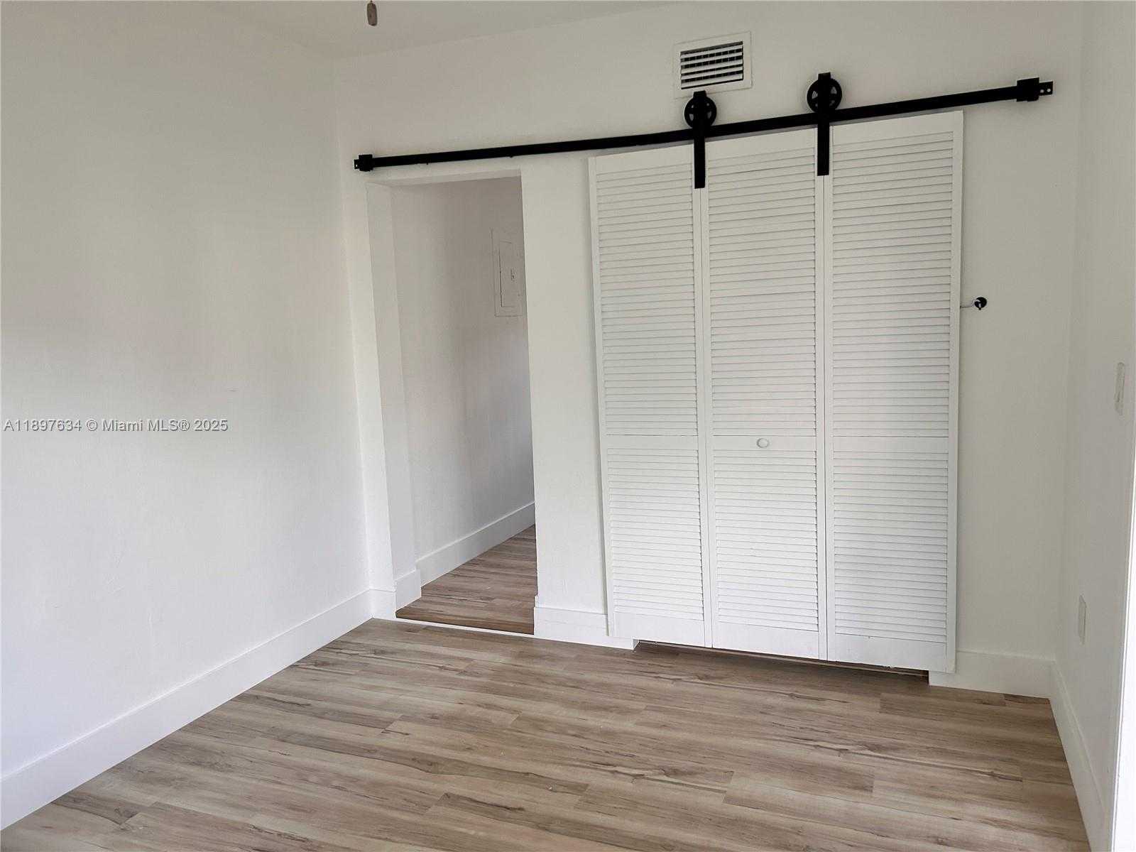 Small Image of 7207 BAY DR, Miami Beach Number 9