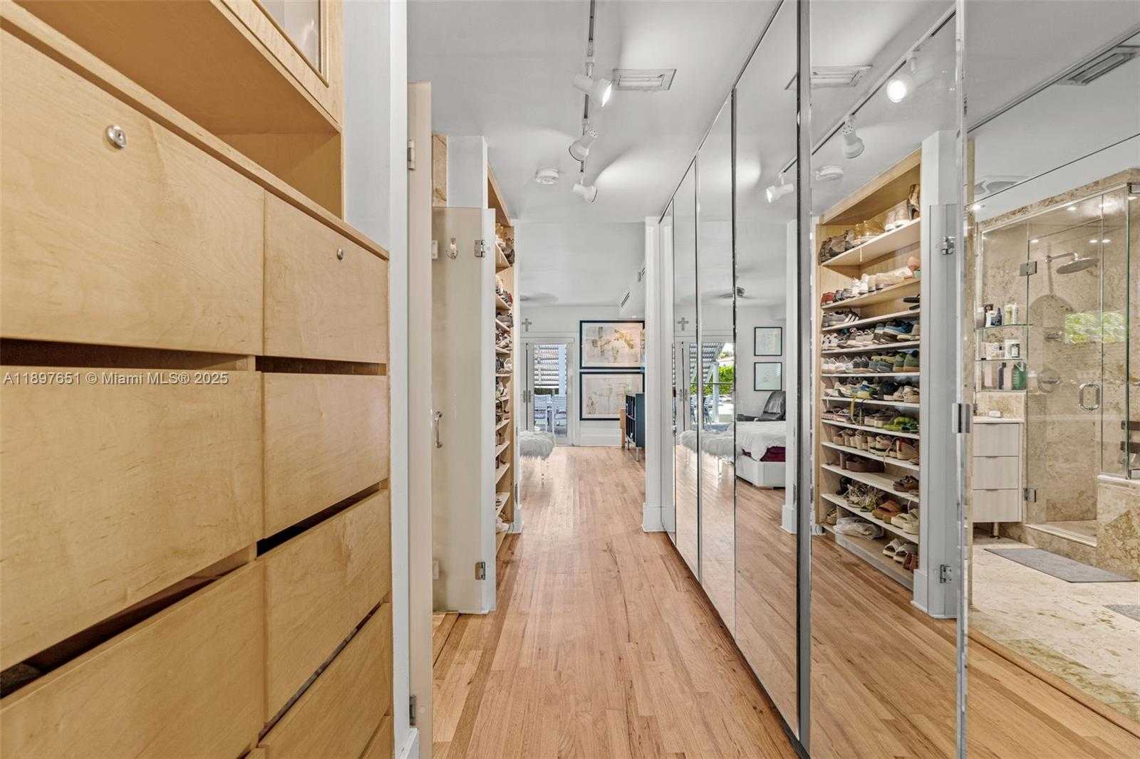 Small Image of 7970 HAWTHORNE AVE, Miami Beach Number 20