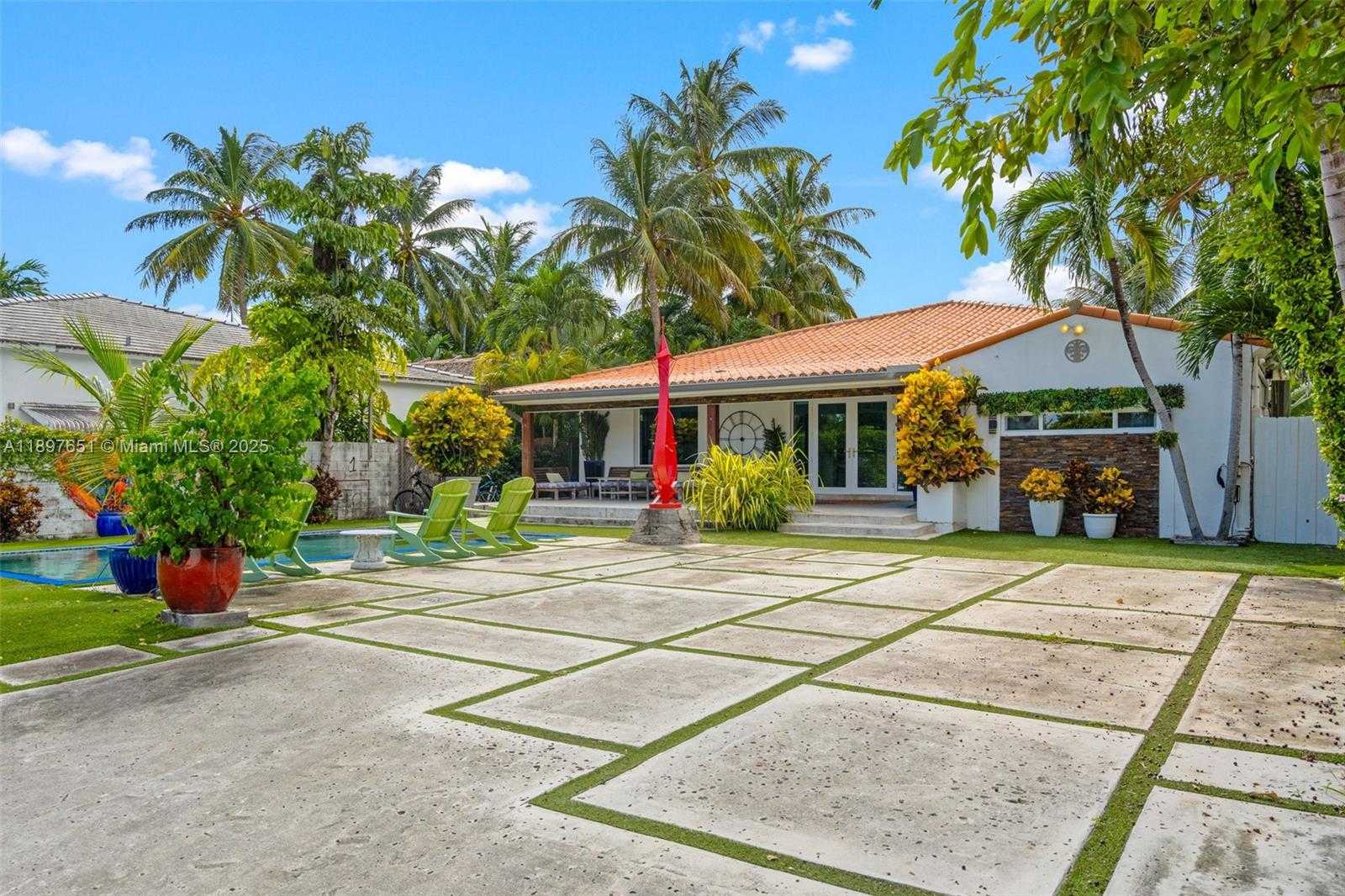 Small Image of 7970 HAWTHORNE AVE, Miami Beach Number 3