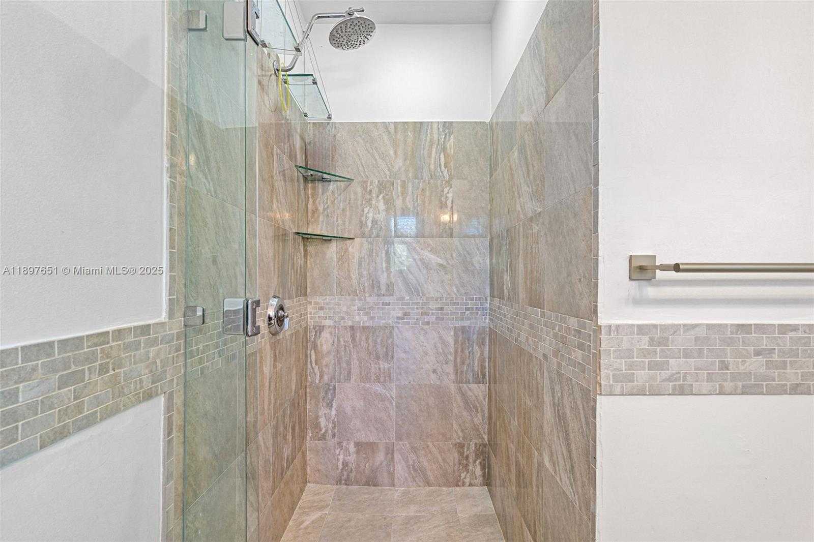 Small Image of 7970 HAWTHORNE AVE, Miami Beach Number 30