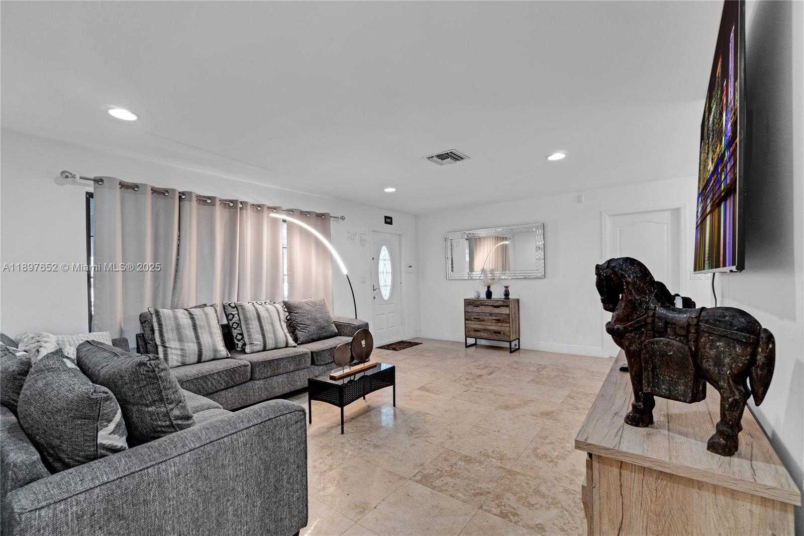 Small Image of 3338 TAFT ST, Hollywood Number 16