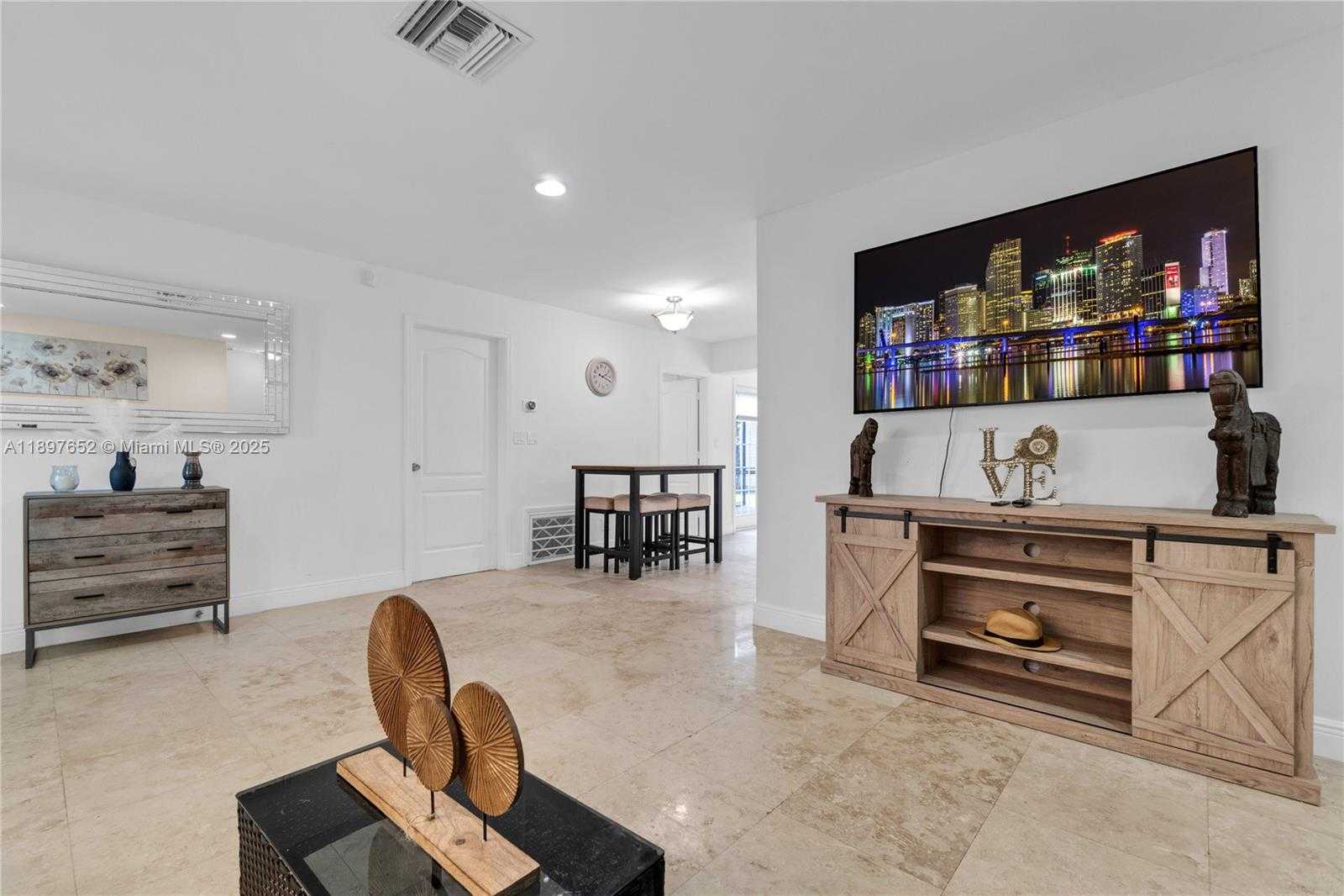 Small Image of 3338 TAFT ST, Hollywood Number 17