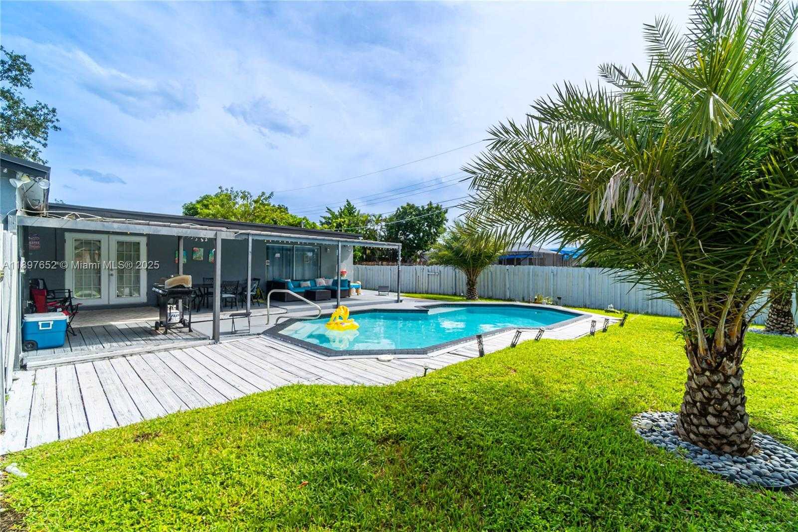 Small Image of 3338 TAFT ST, Hollywood Number 9
