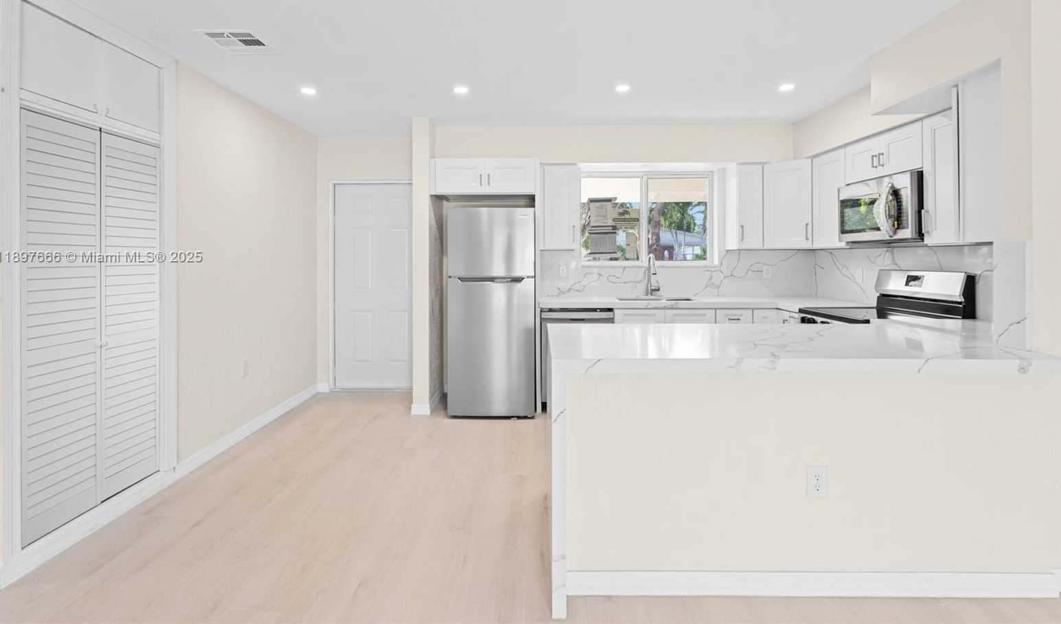 Small Image of 432 SOUTH WEST 64TH TER, Margate Number 9