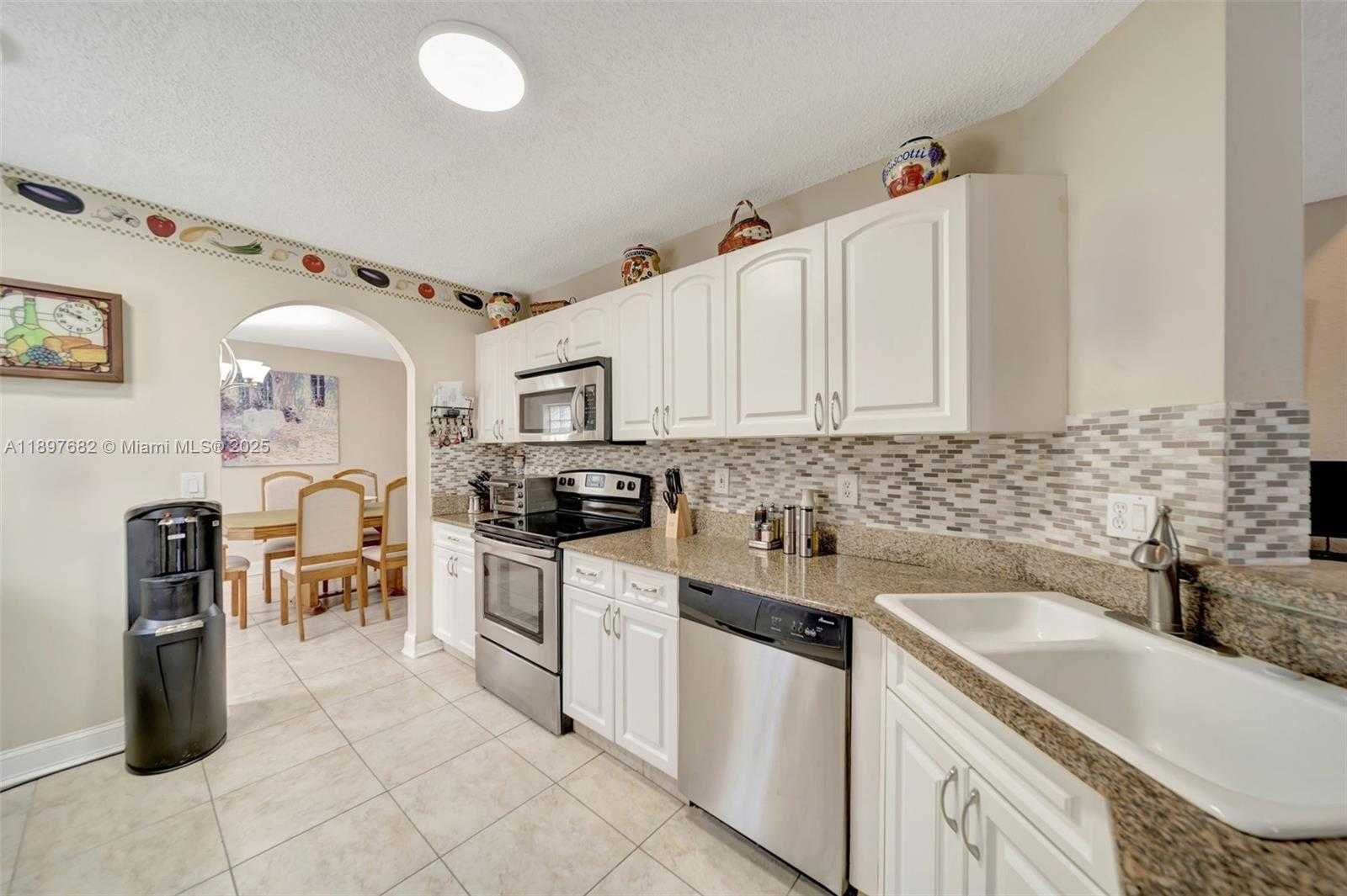 Small Image of 1653 SOUTH WEST 158TH TER, Pembroke Pines Number 18