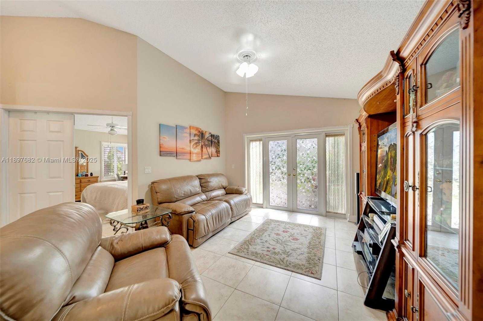 Small Image of 1653 SOUTH WEST 158TH TER, Pembroke Pines Number 22