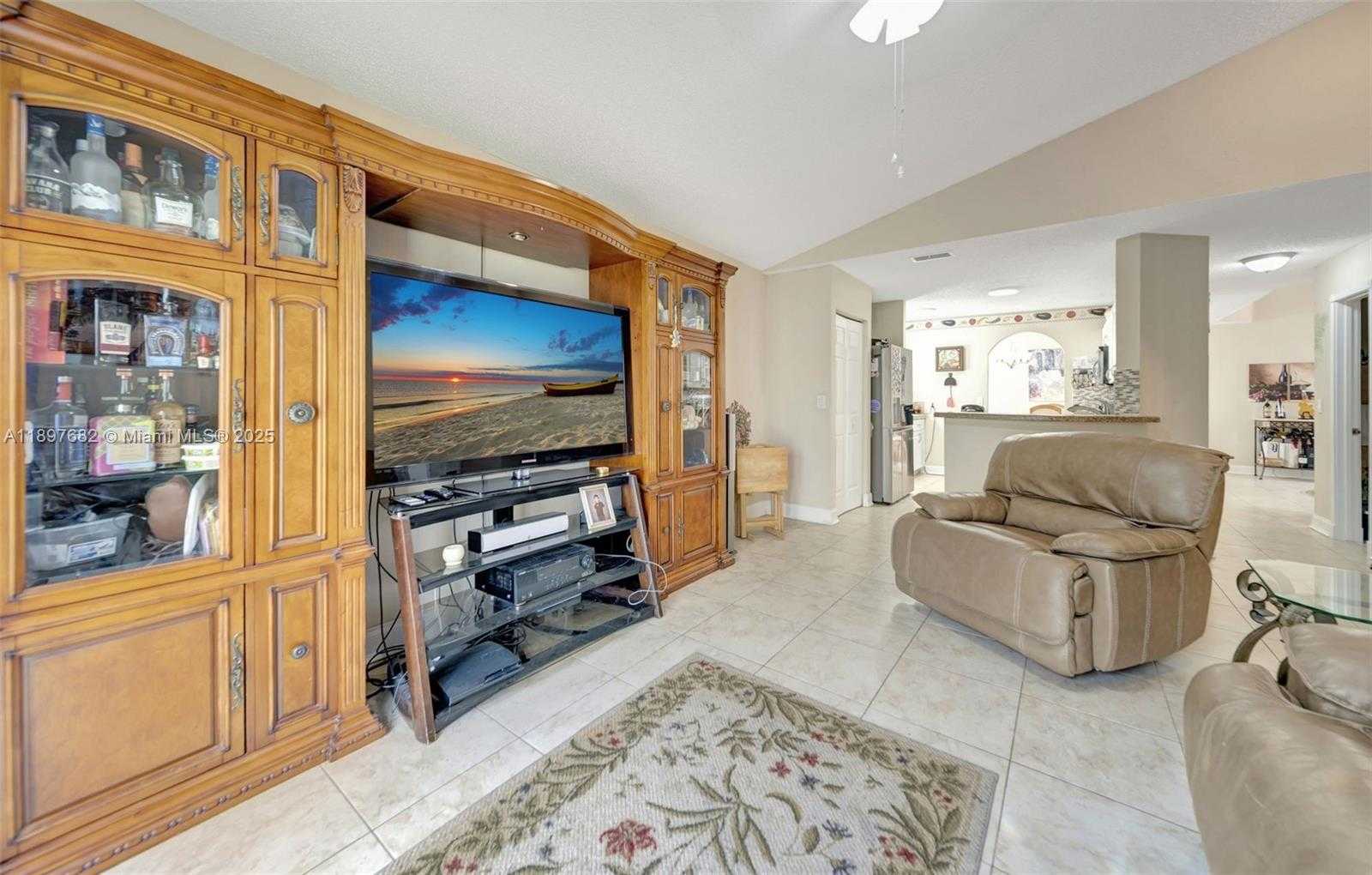 Small Image of 1653 SOUTH WEST 158TH TER, Pembroke Pines Number 24