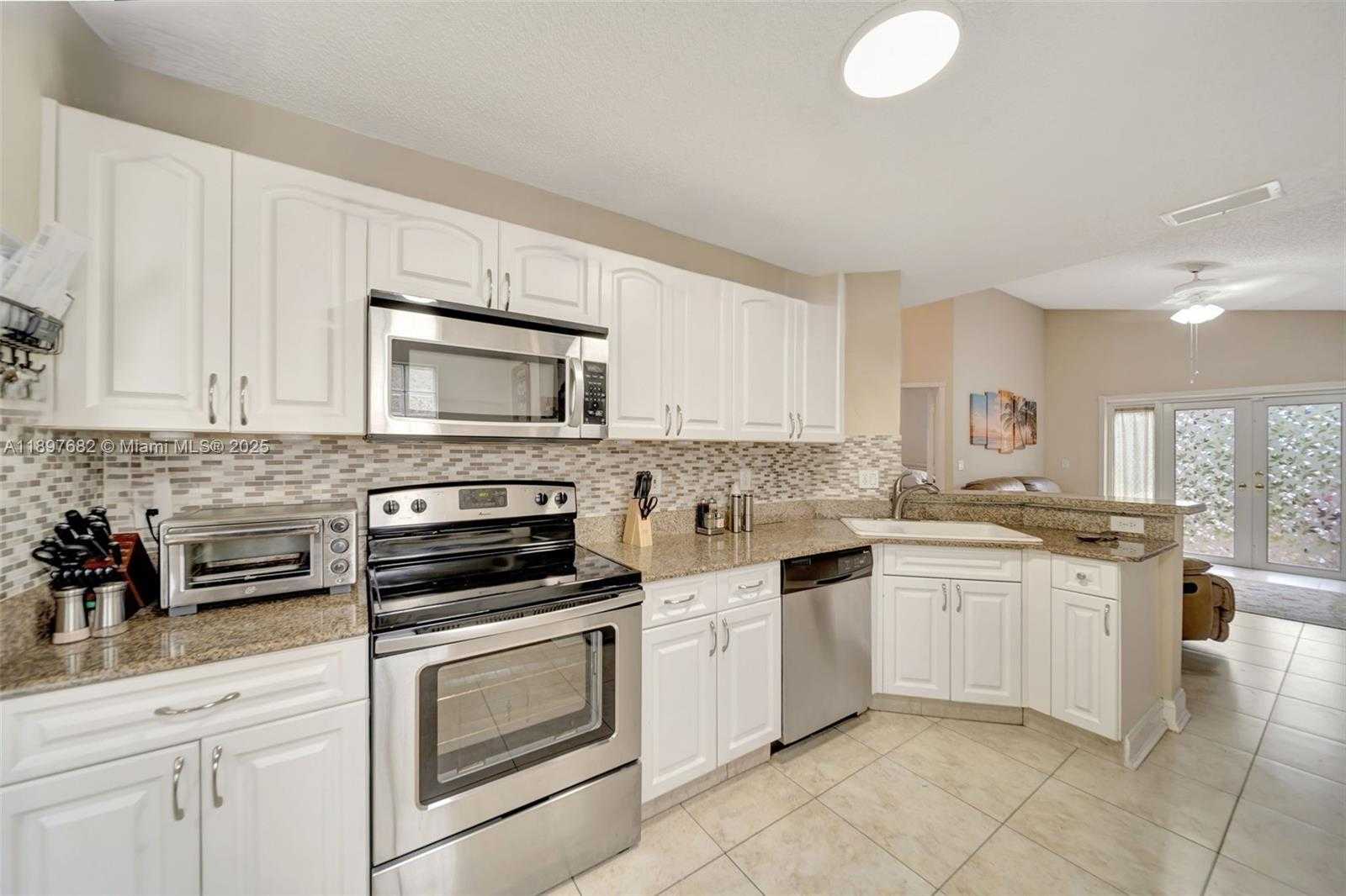 Small Image of 1653 SOUTH WEST 158TH TER, Pembroke Pines Number 4