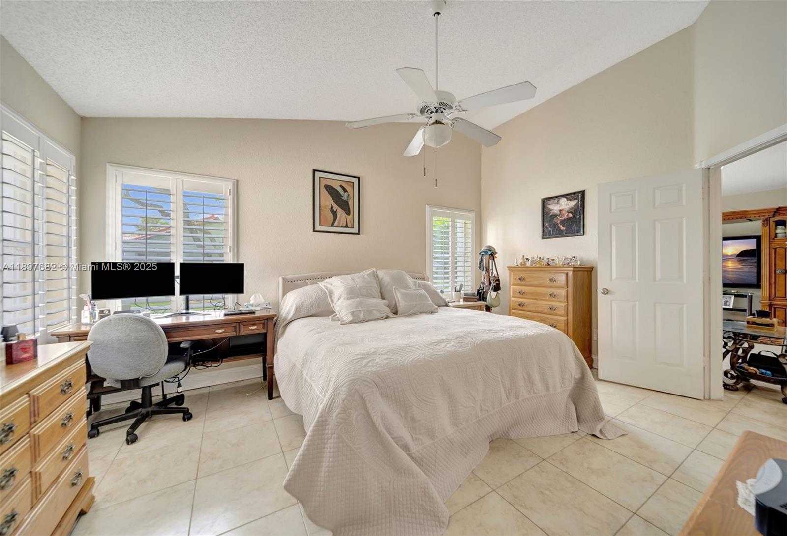 Small Image of 1653 SOUTH WEST 158TH TER, Pembroke Pines Number 41