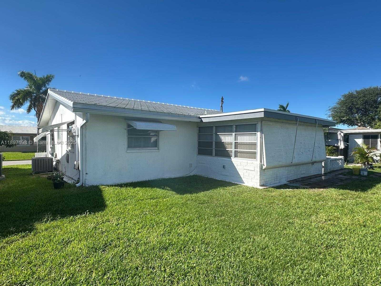 Small Image of 4615 NORTH WEST 47TH ST, Tamarac Number 28
