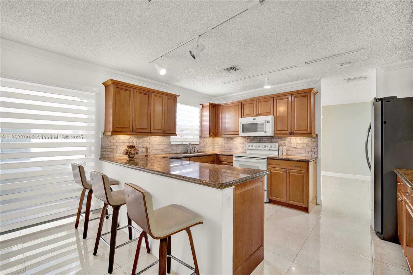 Small Image of 9602 NORTH WEST 8TH CIR, Plantation Number 12