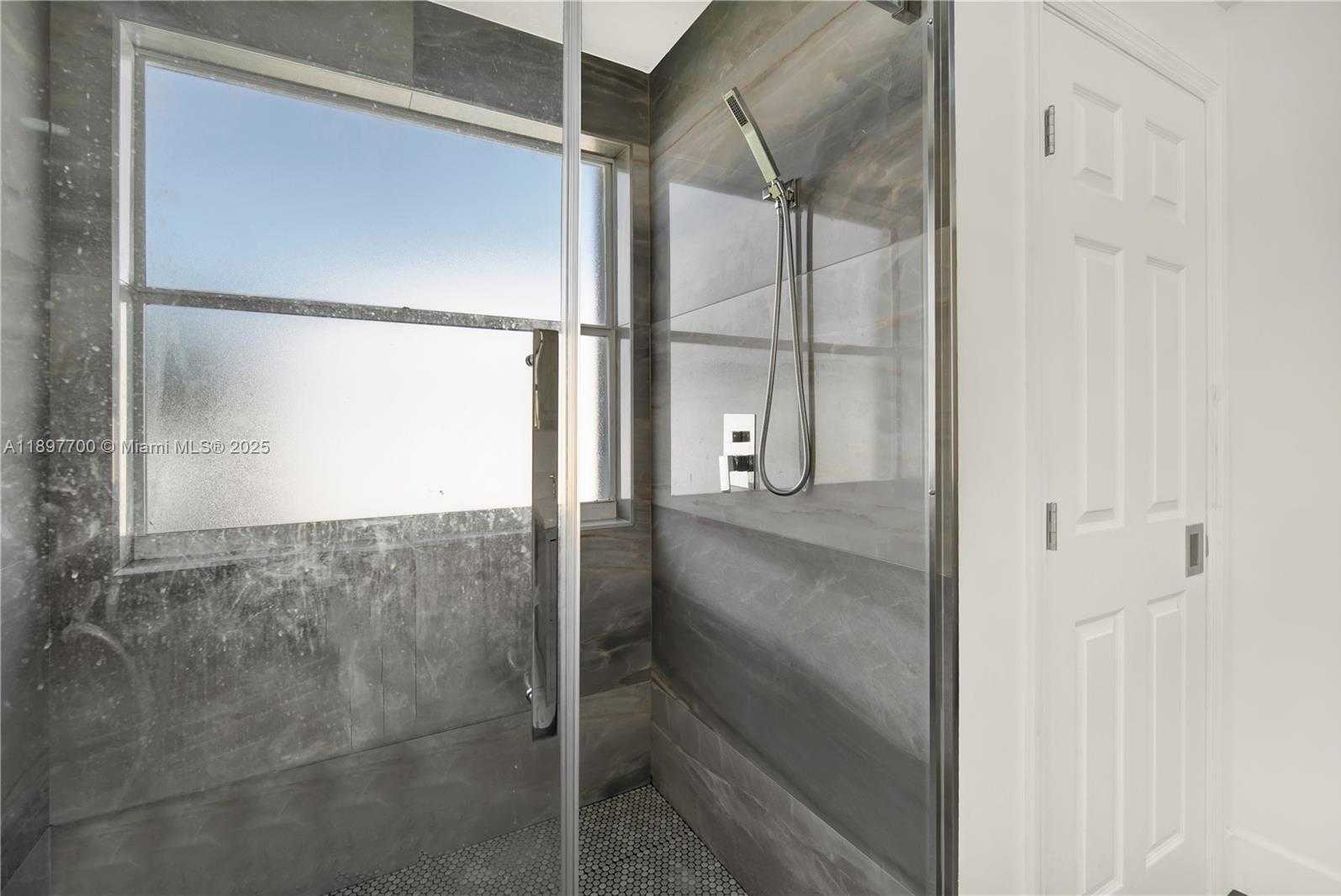 Small Image of 9602 NORTH WEST 8TH CIR, Plantation Number 27